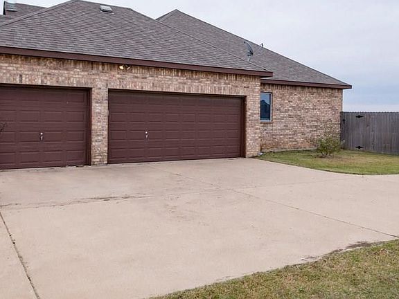 3rd image of 112 Courtney Cir