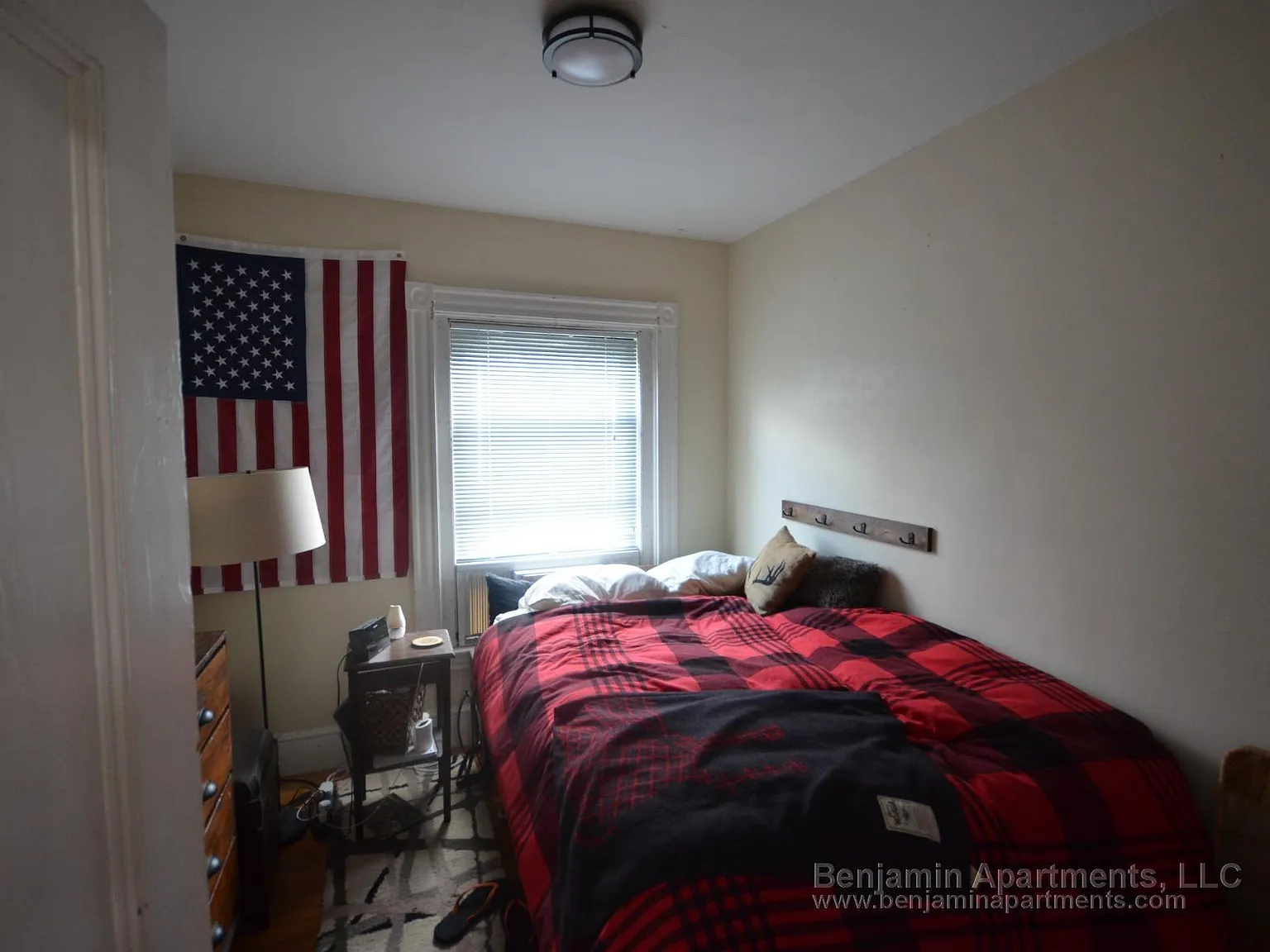 3 bed, 1251 sqft, $4,100 — Photo 3
