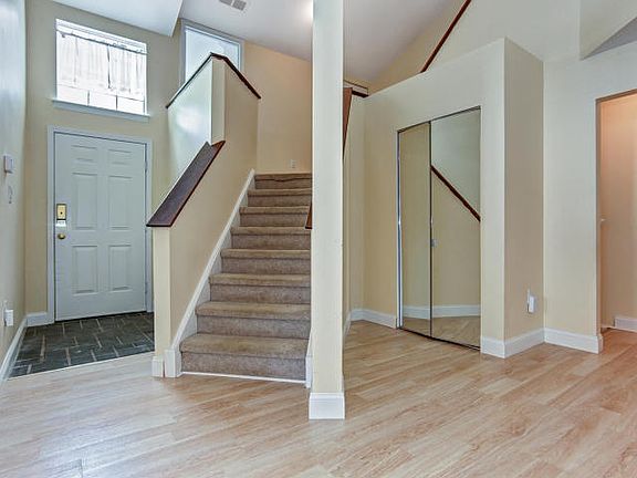 3rd image of 704 Buckingham Cir