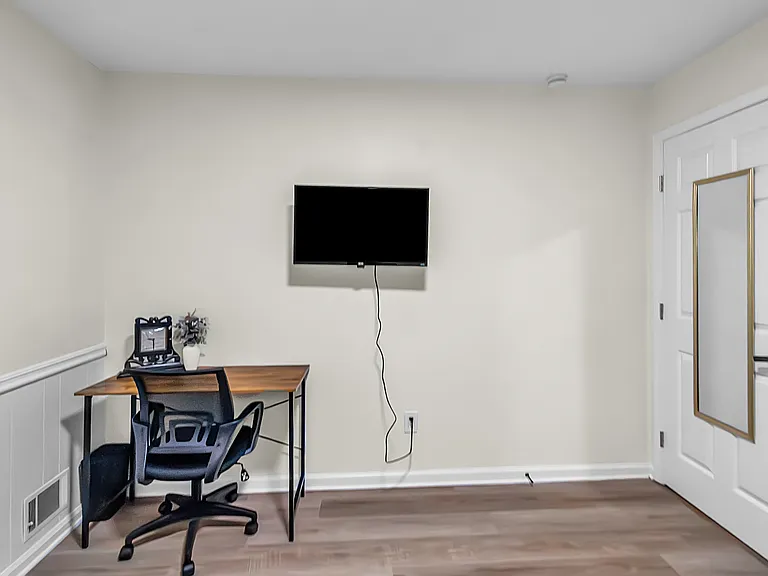 1812 Wiggins Cir SW — Photo 17