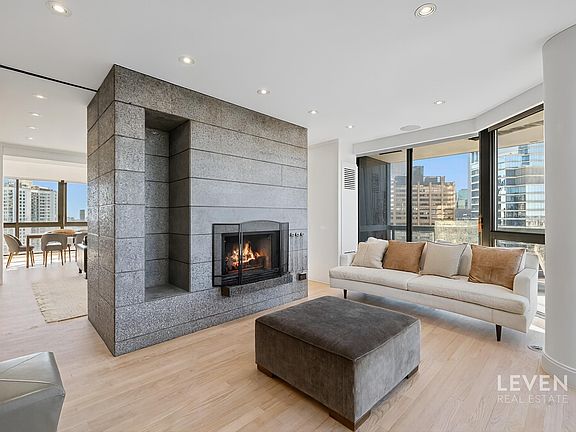 4th image of 200 E 61st St #41AB