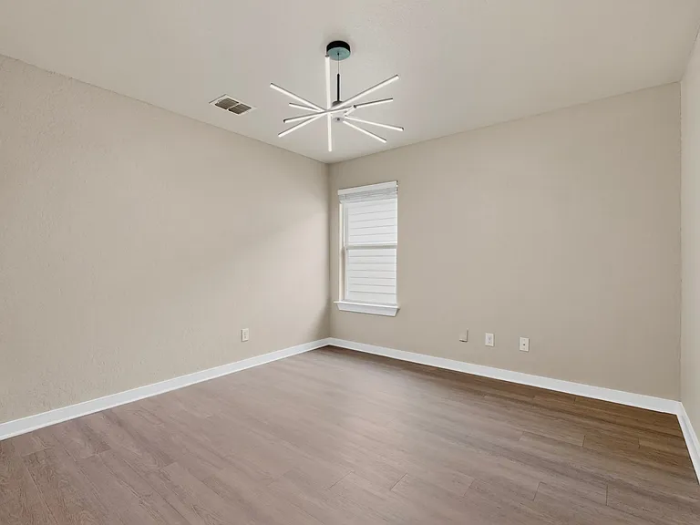 7619 Toledo Bnd — Photo 19