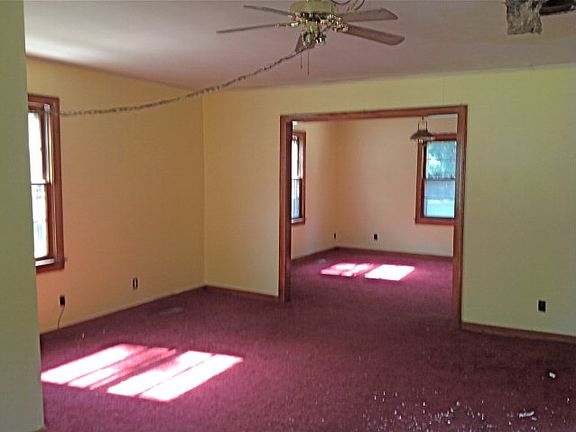 5th image of 810 Gwen St
