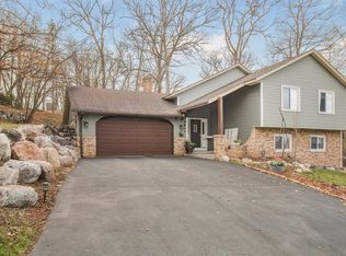 5821 Timber Trl SE, Prior Lake, MN 55372