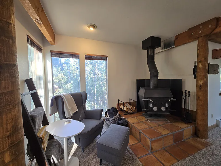 1060 Kings Crown Rd — Photo 2