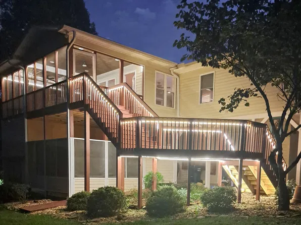 2009 Smith Dr, Clayton, NC 27520