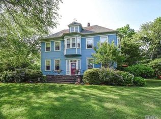 6 Dixon Ct, Sea Cliff, NY 11579
