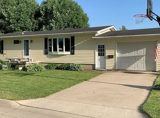 301 Church St, Colesburg, IA 52035