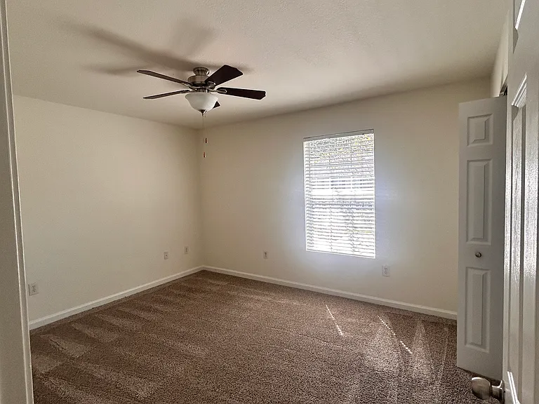 1057 Fords Pointe Cir #1057 — Photo 15