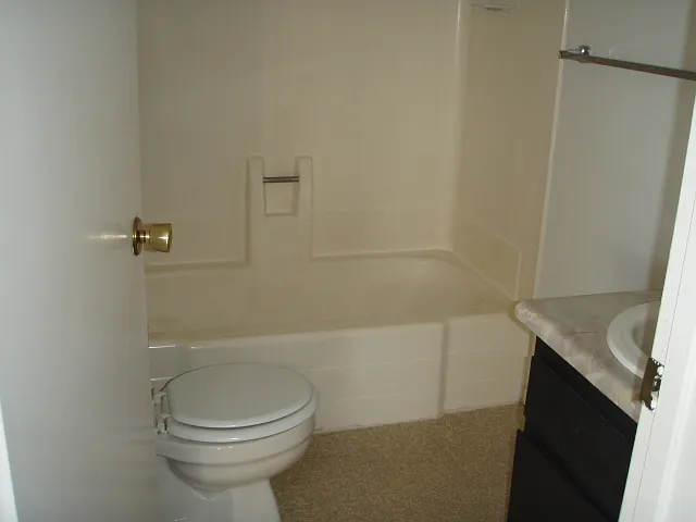 2 bed, 900 sqft, $900 — Photo 2