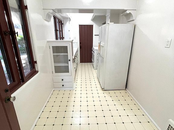 3rd image of 4215 E Livingston Dr APT 3