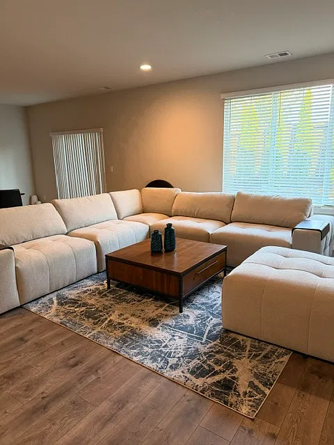 5 bed, 3011 sqft, $5,500 — Photo 2