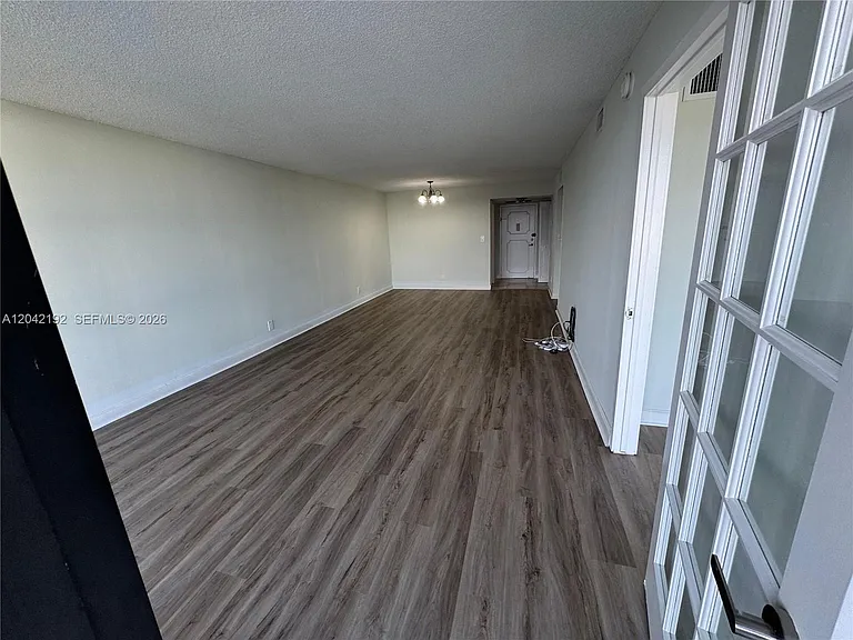 800 Parkview Dr #1018 — Photo 10
