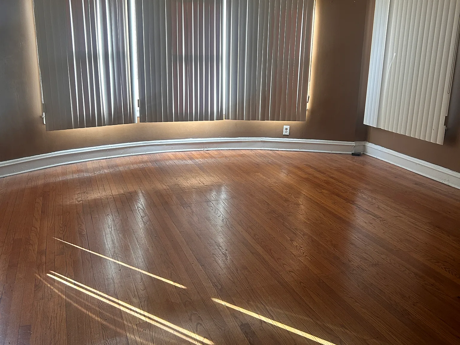 3 bed, 1100 sqft, $2,000 — Photo 3
