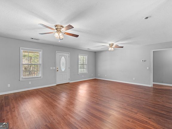 3rd image of 300 Best Bridge Rd