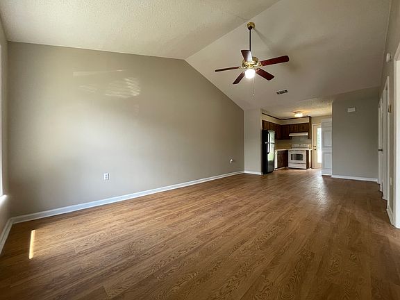 3rd image of 100 Lanier Dr APT 10