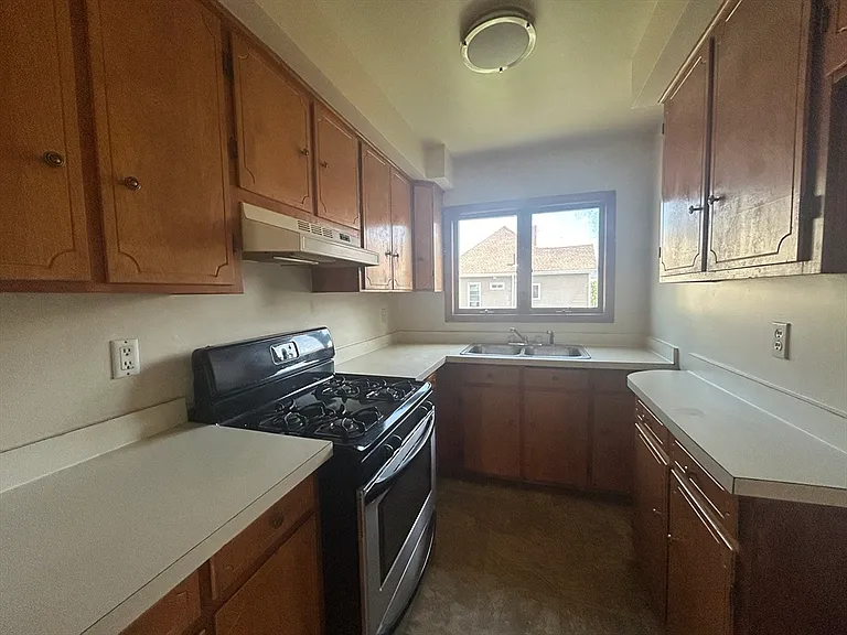 33 Sidney St #2 — Photo 6