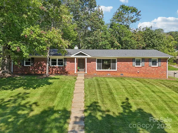 1 Forest Ln, Asheville, NC 28805