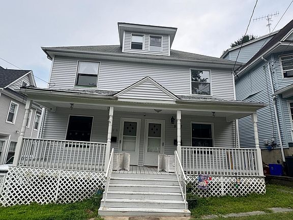 3rd image of 825 Woodlawn St