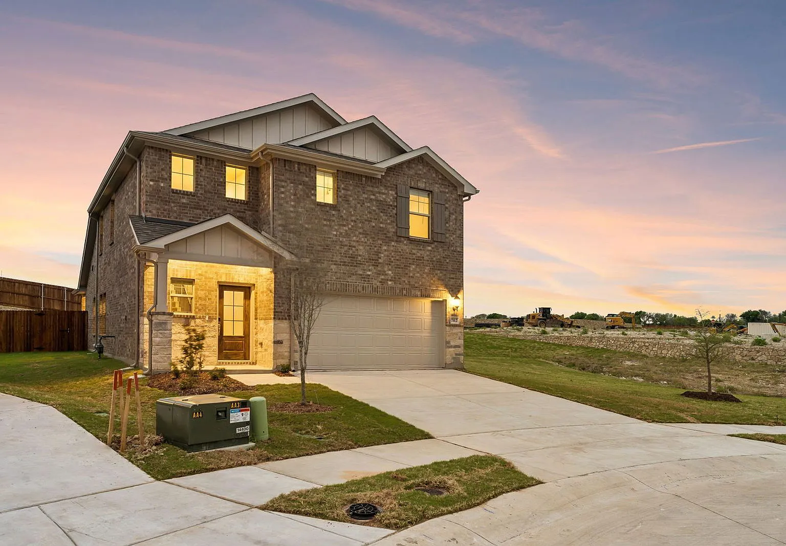 4 bed, 2.5 bath, 2348 sqft, $2,495 — Photo 2