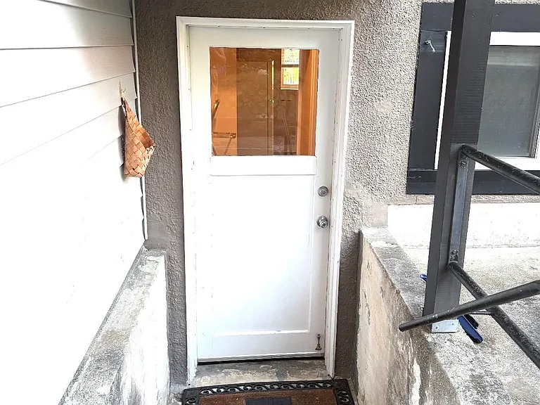 11010 86a Ave — Photo 6