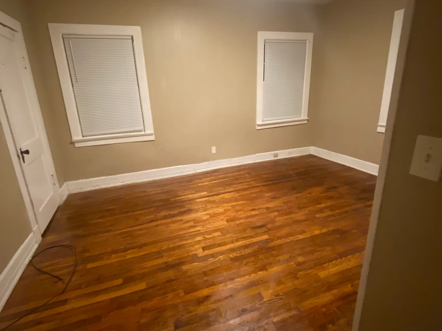 3 bed, 1600 sqft, $975 — Photo 2
