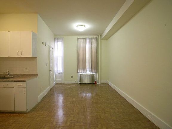 3rd image of 3682 Broadway APT 2R