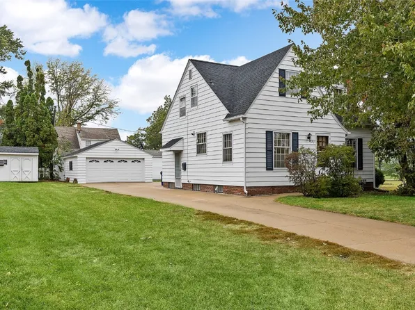 527 Dunreath Dr NE, Cedar Rapids, IA 52402