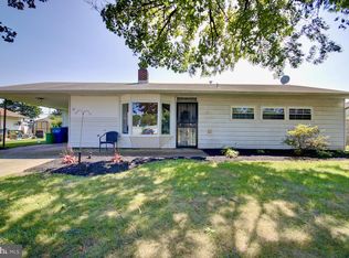 24 Stream Ln, Levittown, PA 19055