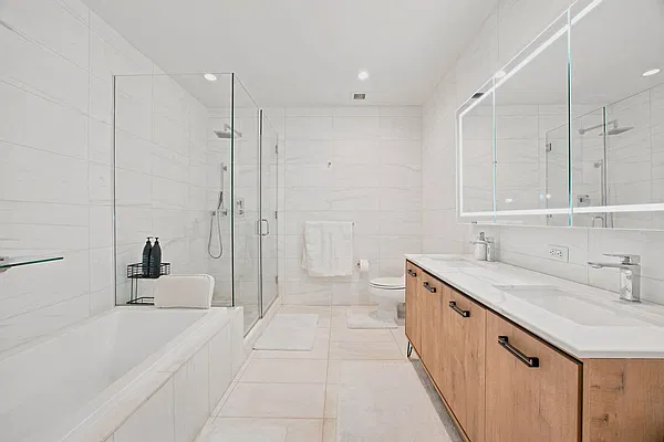Bathroom, photo 1
