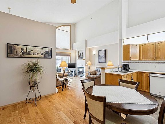 3rd image of 728 SW Country Hills Rd NW #301
