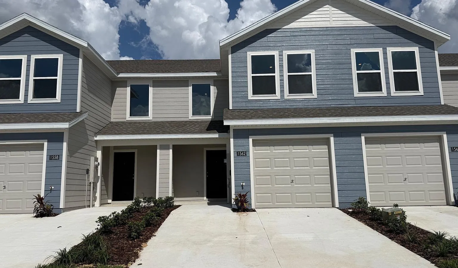 3 bed, 1389 sqft, $1,900 — Photo 1