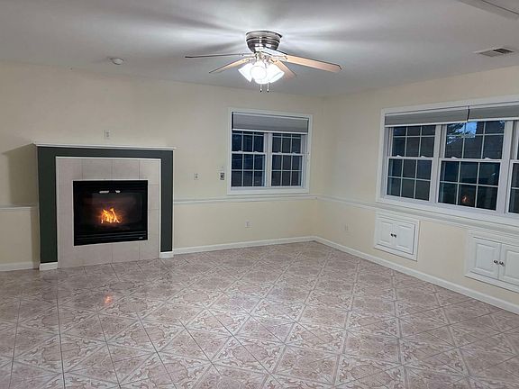 3rd image of 6 Fairview St