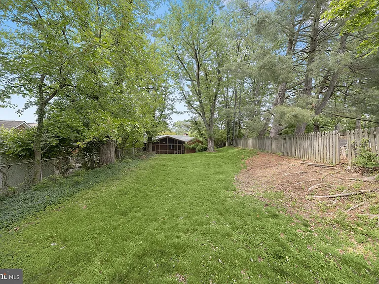 877 N Nottingham St — Photo 22