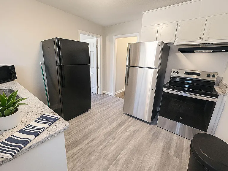 Pineside Dr — Photo 2