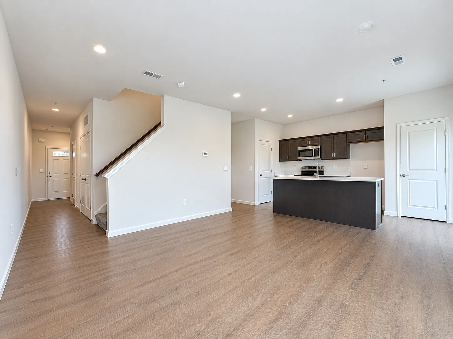 3 bed, 2.5 bath, 1710 sqft, $2,195 — Photo 4