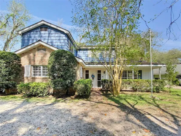 524 Oak Dr, Lake Jackson, TX 77566