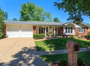 834 Guenevere Dr, Ballwin, MO 63011