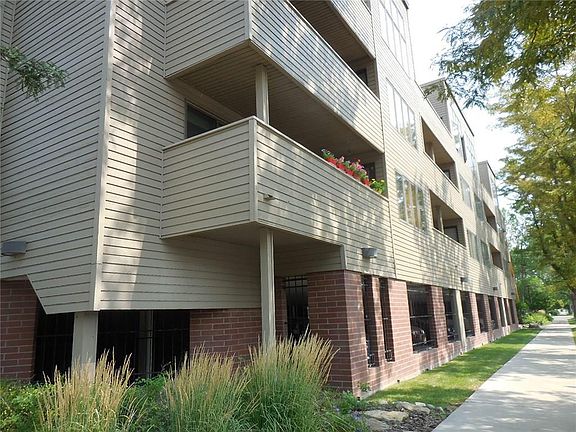 2nd image of 703 N 29th St Unit 302