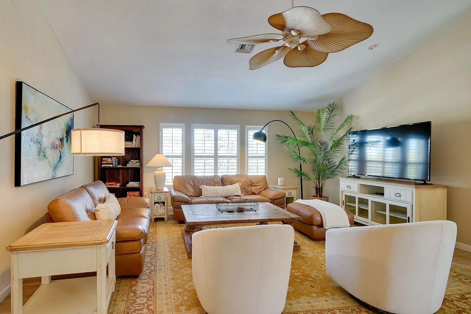 4 bed, 3.0 bath, 3810 sqft, $11,676 — Photo 3