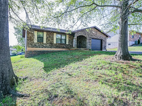 1226 N 5th St, De Soto, MO 63020