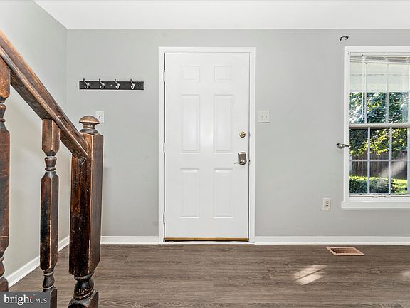 4th image of 1555 Violet Dr