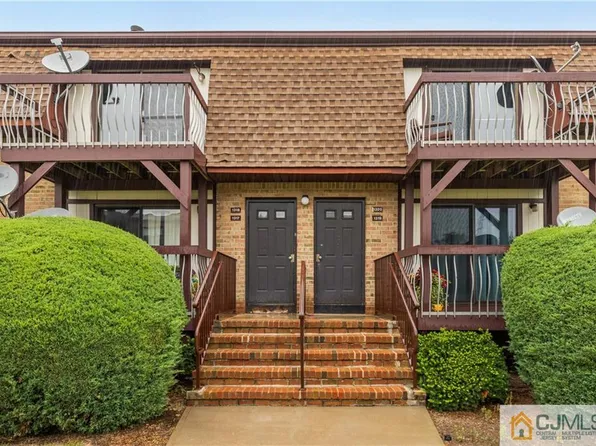 1318 N Oaks Blvd, North Brunswick, NJ 08902