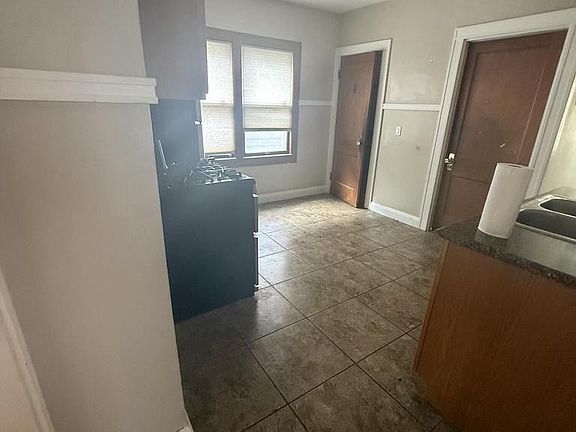 5th image of 2714 W Concordia AVENUE