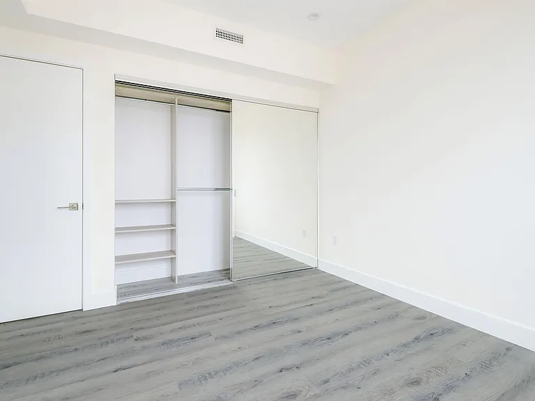 Regency Holt Apartments — Photo 40
