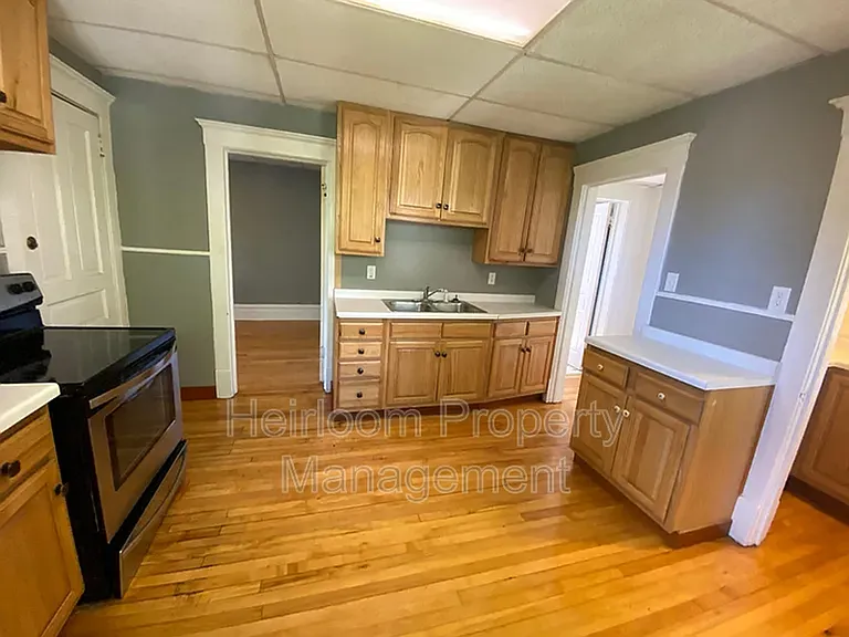 922 E 5th St — Photo 6
