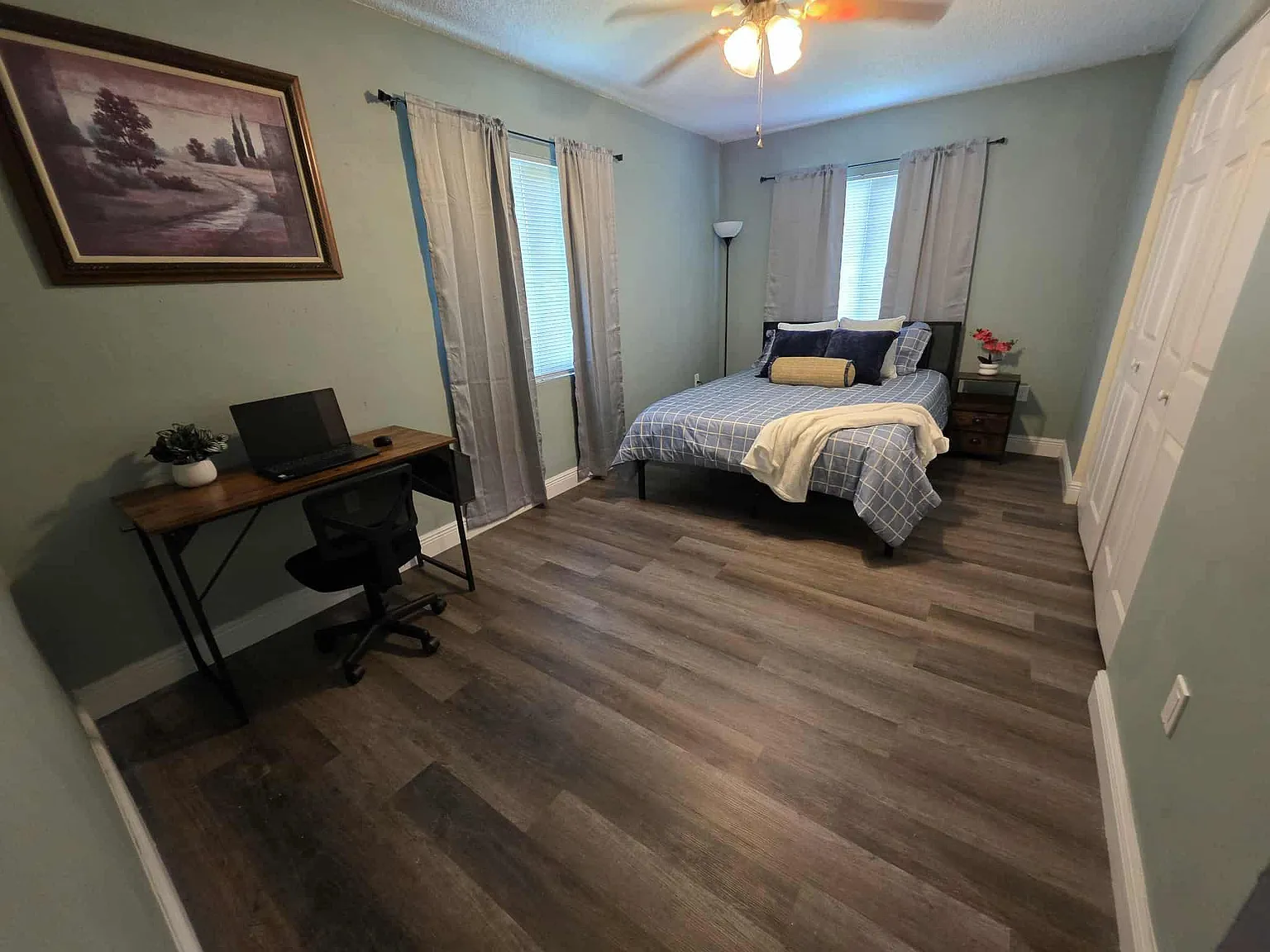 4 bed, 2.0 bath, 2163 sqft, $845 — Photo 1