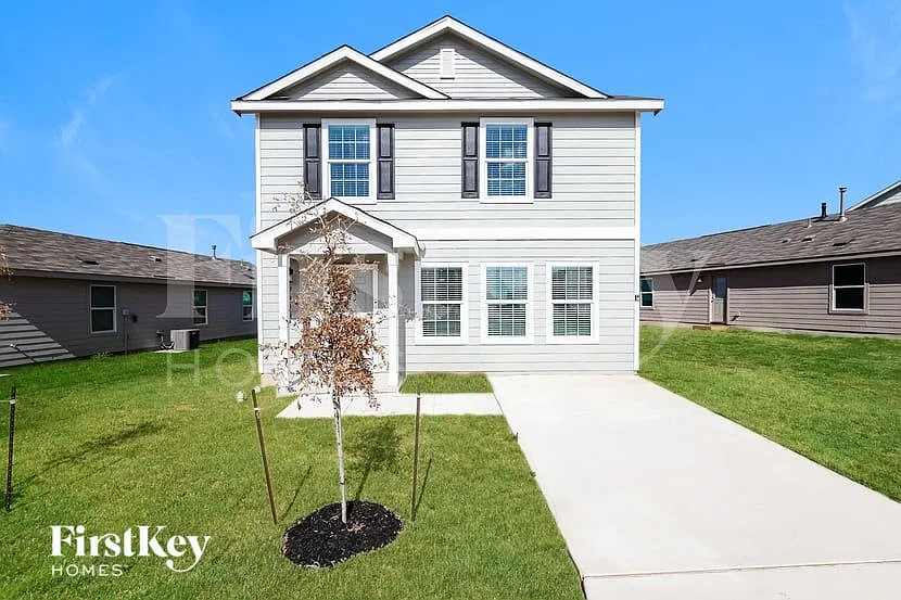 4 bed, 2.0 bath, 1606 sqft, $1,615 — Photo 1