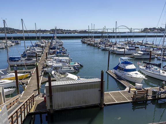 5th image of 890 SE Bay Blvd #207