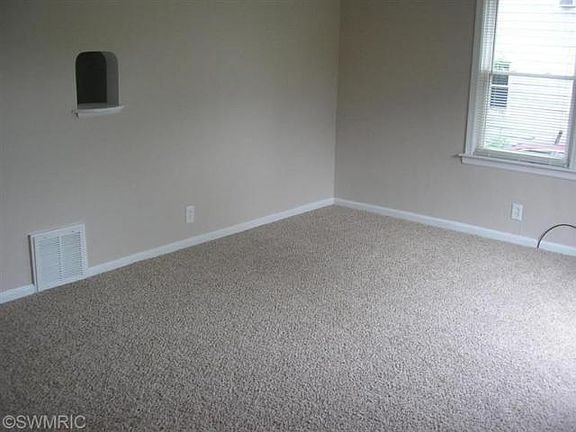 5th image of 547 Ferris St NW